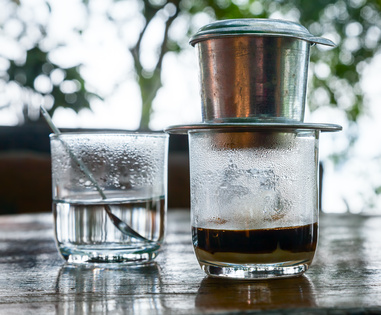 So wird typisch vietnamesischer Kaffee zubereitet